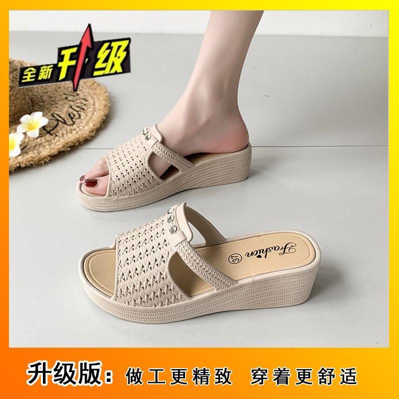 

Home slope heel platform mother sandals ins fashion non-slip slippers outside wear beach casual women 2025 summer new 40