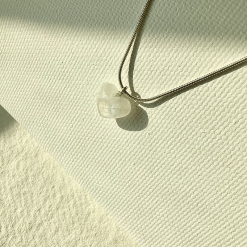 SUZURAN stoned heart neckalce_rainbowmoonstone Rainbow Moonstone Heart Gemstone Necklace