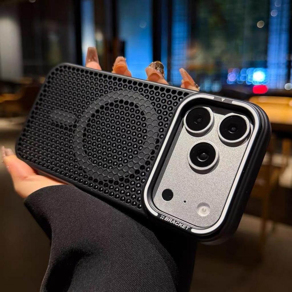 iPhone 17 Pro Max Lens Holder Case: Summer Heat Dissipation Magnetic PC Design