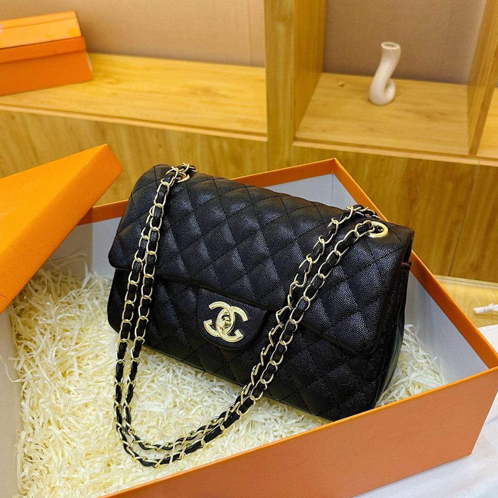 2026 European and American Retro Shoulder Bag: Women's French Flap Crossbody with Unique Design