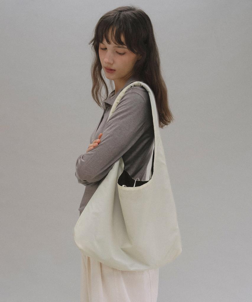 Andneeds Camilla Reversible Hobo Bag (Black)