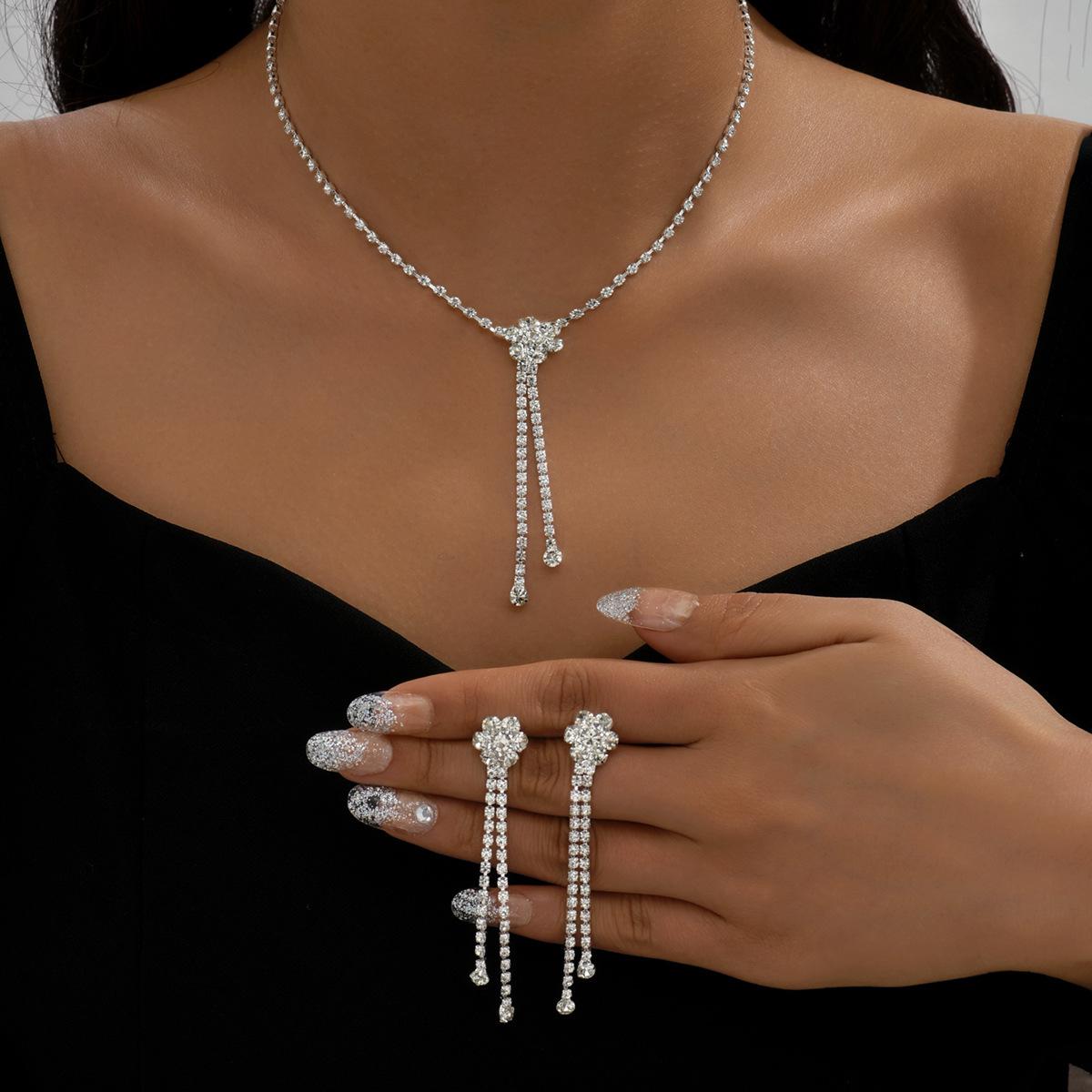 

Luxury Wedding Party Women s Water Diamond Necklace & Stud Earrings Set