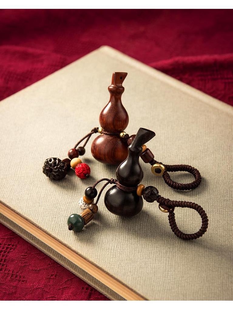 Sandalwood Gourd Keychain: Creative, Portable Pendant for Men & Women