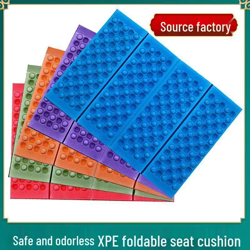 XPE Four-Fold Portable Outdoor Seat Cushion: Moisture-Proof Honeycomb Egg Crate Picnic Mat with Foam Insulation