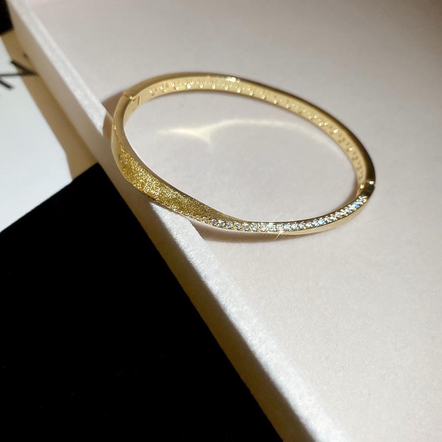 Elegant Geometric Rhinestone Zircon Buckle Bracelet: A Versatile and Luxurious Accessory for Women