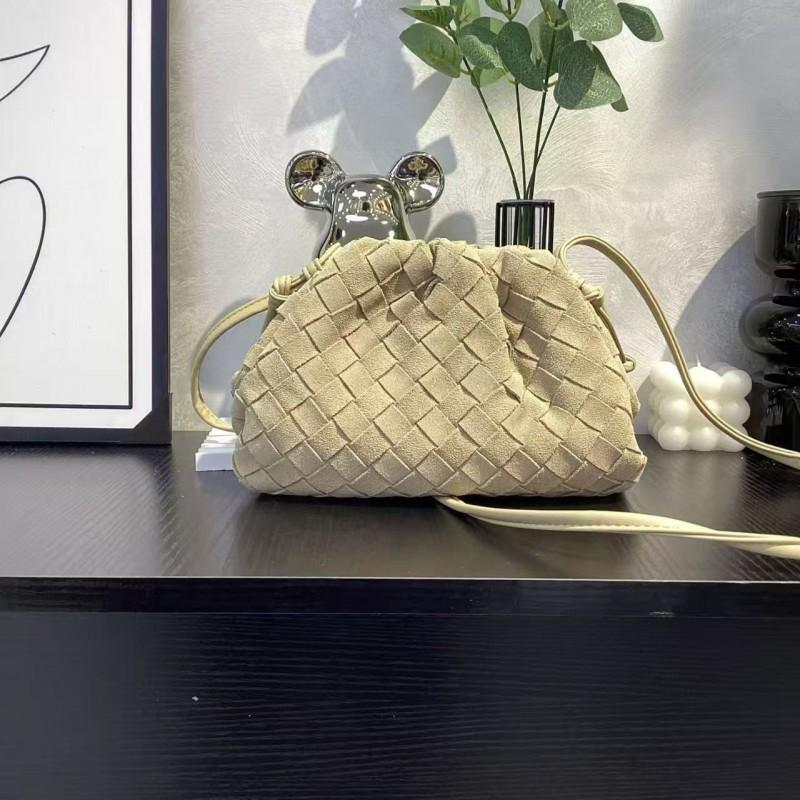 2025 Hand-knitted Cloud Bag Retro Style Matte Suede High-quality Feel You Can Hold It In Your Hands 22x12x7cm