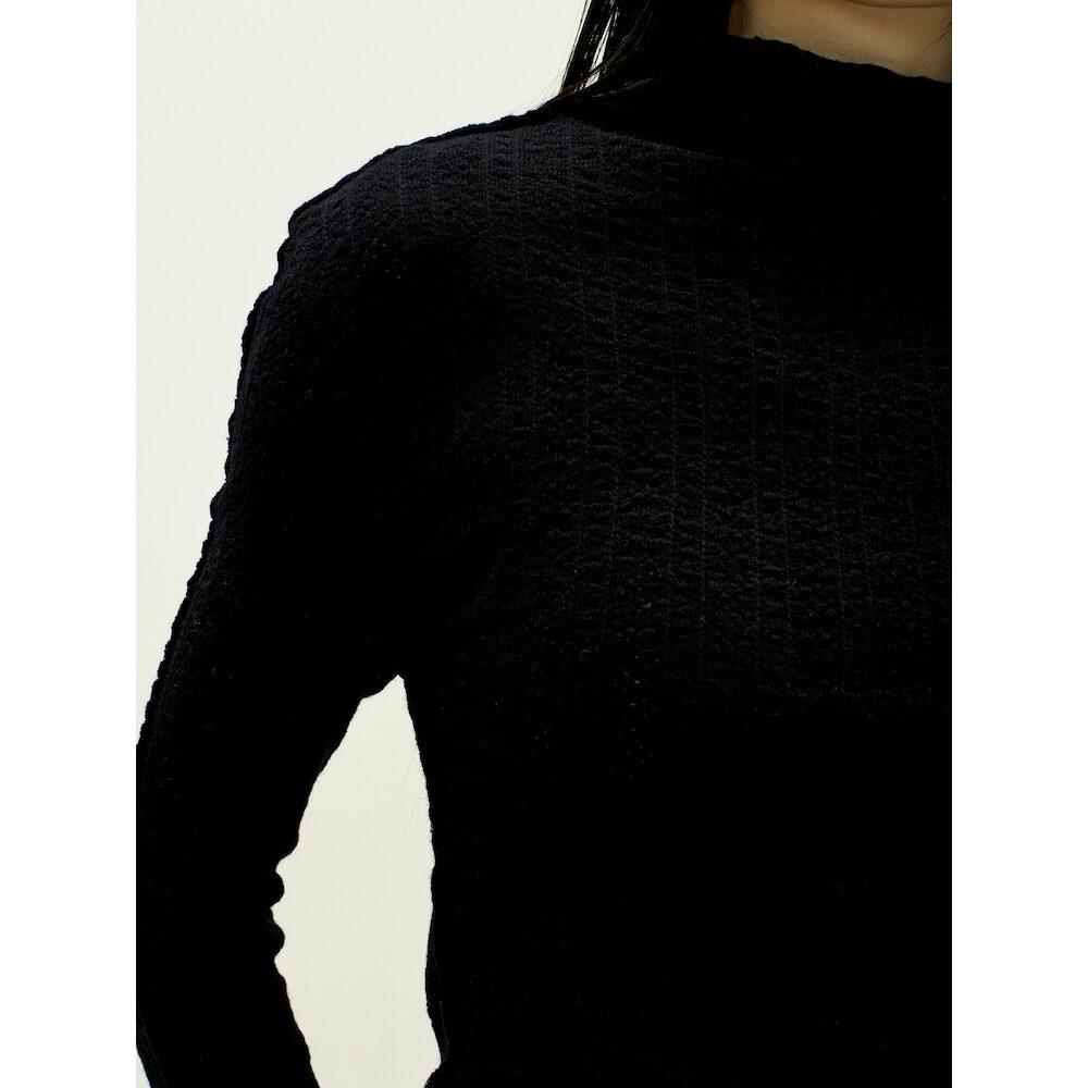 Anggae Smocked Pullover Black