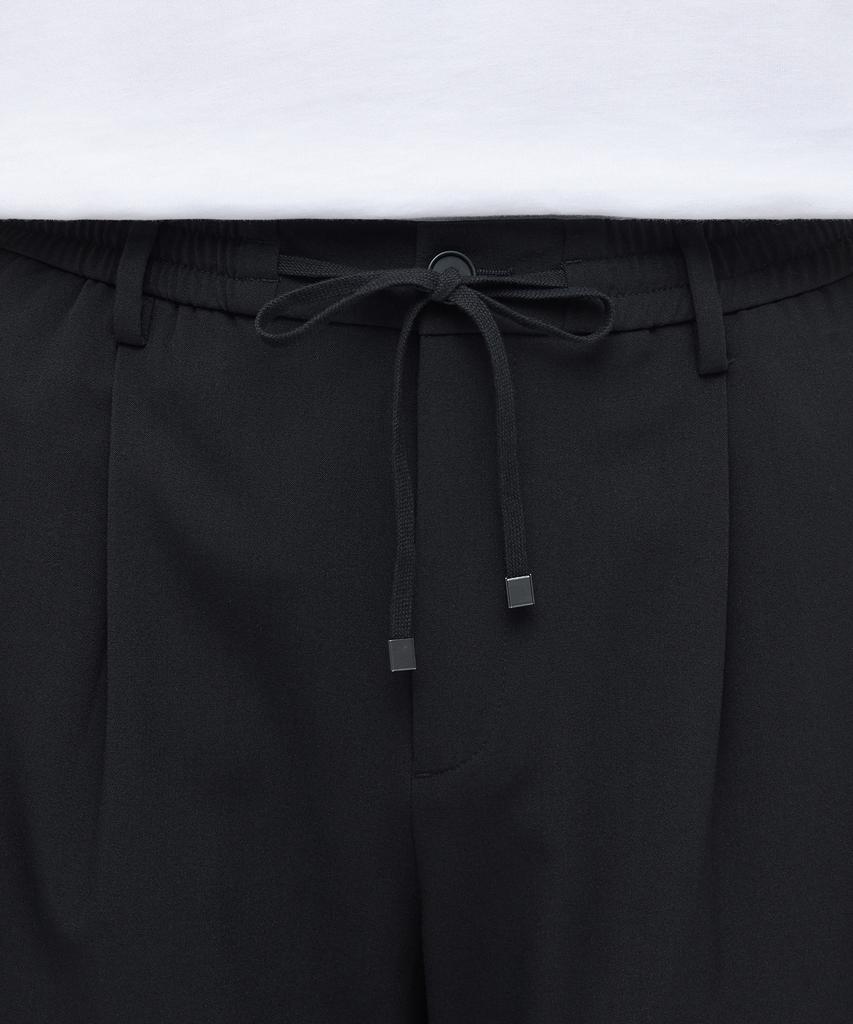 Musinsa Standard Lightweight Wide Drawstring Banded Crop Slacks [Dark Gray]