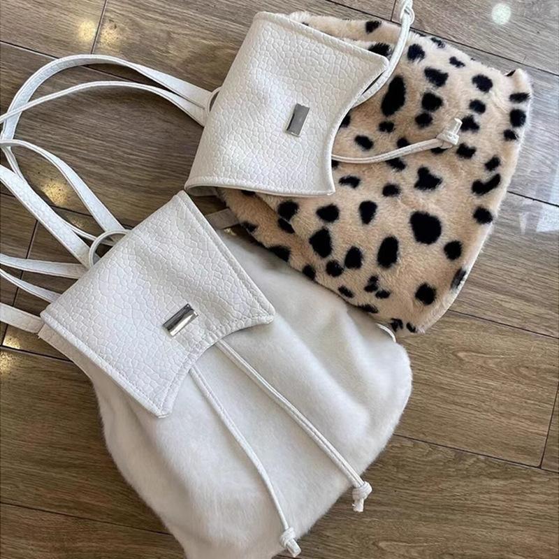 Korean-style Plush Backpack with Large Capacity, A Niche Design for Autumn and Winter, A Versatile Hand-held Backpack for Girls