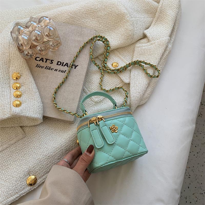 Premium textur liten väska dam ny nischdesign diamantkedja axelremsväska bärbar bucketväska