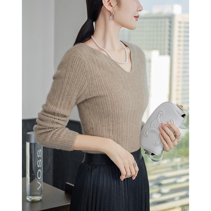 2026 Women's V-neck Cashmere Sweater: Autumn/Winter Long Sleeve Knitwear, Slimming Solid Color Base Layer.