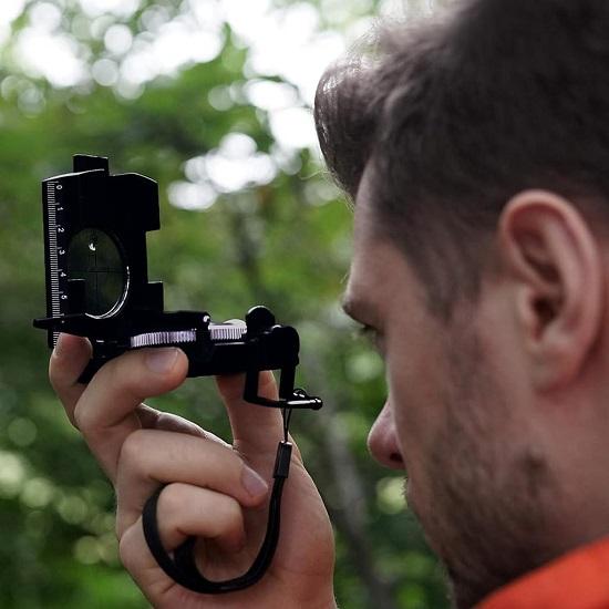 Brújula de alta precisión para senderismo y acampada, brújula militar resistente al agua con esfera que brilla en la oscuridad y regla de medición.