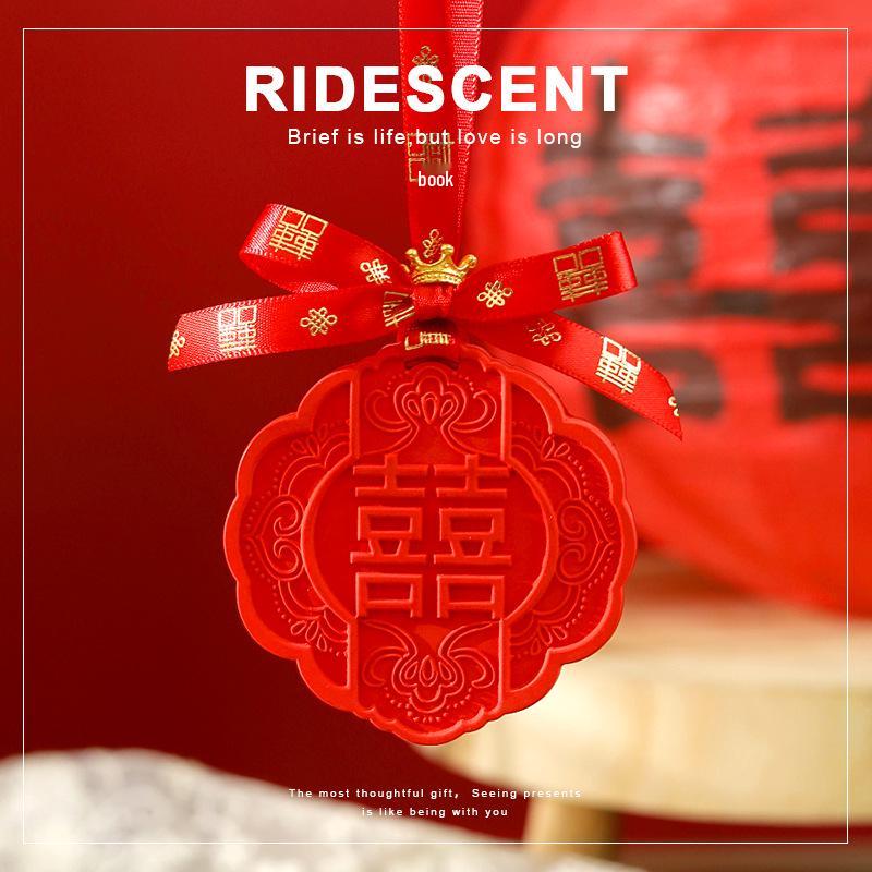 Elegant Chinese Wedding Favors: Bridesmaid Aromatherapy Car Ornaments