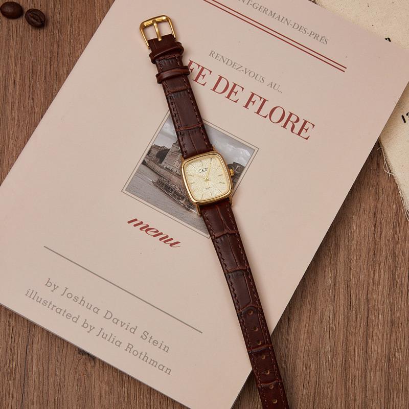 Womens Quartz Watch With Leather Strap Waterproof Retro Elegant For Casual Wear