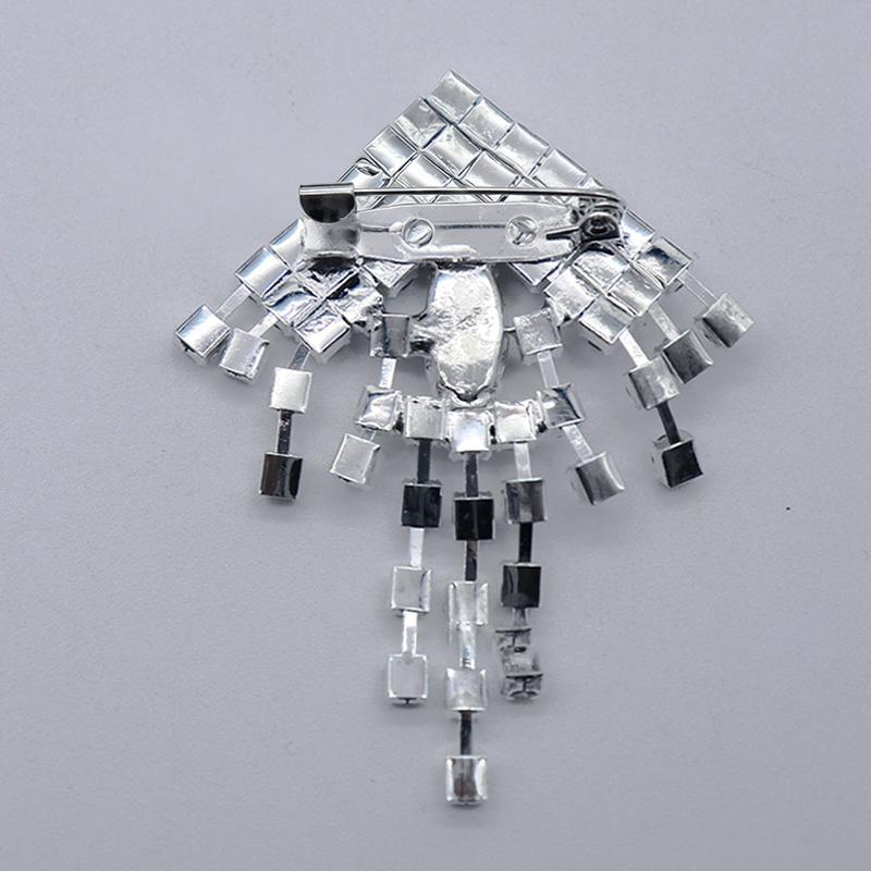 Korean Chain Heart Chain Metal Tassel Brooch For Women Men Suit Decoration Tassel Chain Metal Bead Pin Cloth Jewelry Accessories