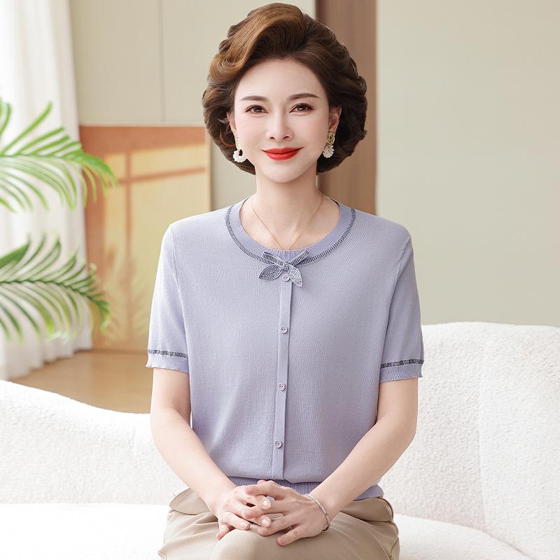 

Elegant Summer Ice Silk Knit T-shirt for Middle-Aged Women - Stylish, Age-Reducing, Lyocell Tencel Short Sleeve Top XL (for 50-55 kg)