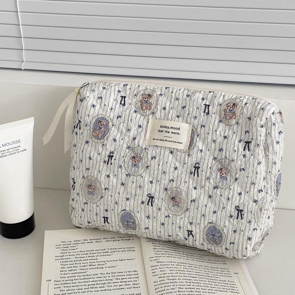 Cartoon Bear Women's Cosmetic Bags Travel Portable Female Makeup Case Clutch Purse Large Capacity Quilted Toiletries Storage Bag