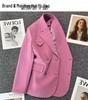Damski różowy wyszczuplający blezer - Luźny krój, moda odmładzająca na wiosnę i jesień