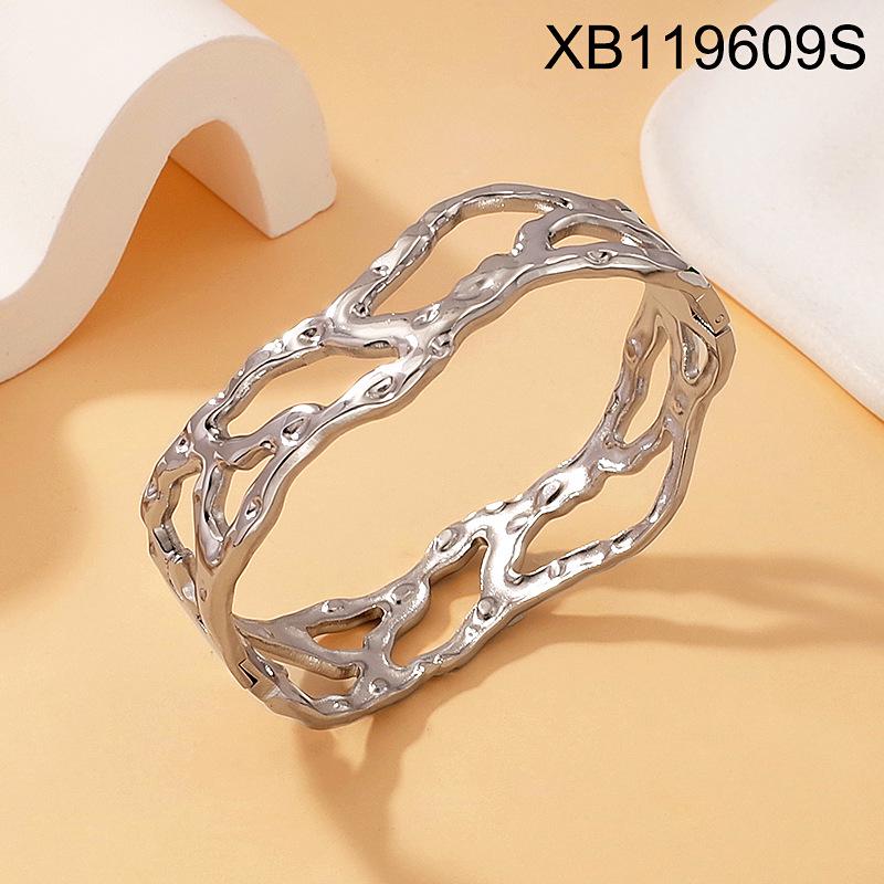 European & American Style Women s PVD Gold-Plated Twist Chain Bracelet - Titanium Steel Light Luxury Jewelry