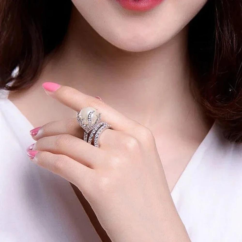Huitan Noble Swanking Imitation Pearl Women Rings Attractive Elegant Lady Finger Accessories Fashion Engagement Wedding Zircon