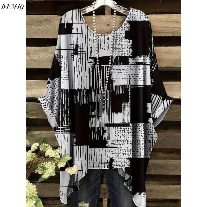 Summer Women's Elegant Bohemian Two-Tone T-Shirt - Heart Floral Print with Butterfly Round Neck Casual Blouse Boho Lovers 2025