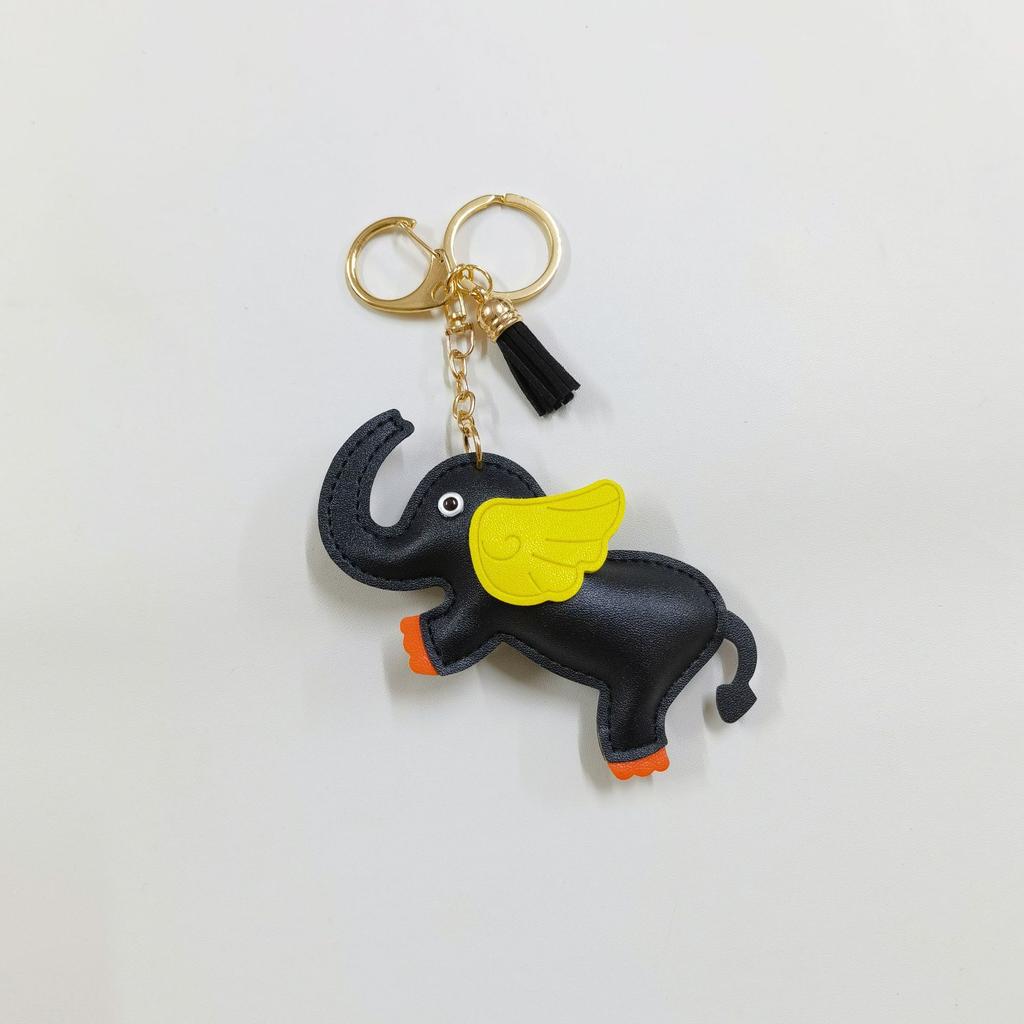 Creative flying elephant car keychain pendant leather bag pendant cute personalized car rearview mirror schoolbag pendant