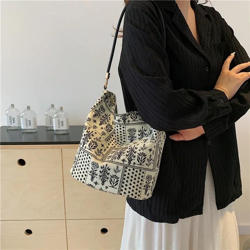 Printed Canvas Bag for Women  Elegant and Versatile  Large Capacity  Fresh and Sweet  Swinging Shoulder Bag