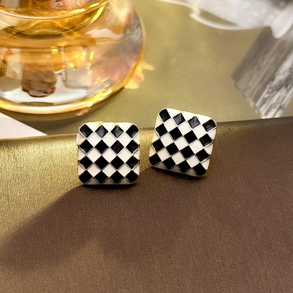 Elegant Black & White Plaid Earrings: Korean Style Versatile Studs, Trendy, High-Quality, Cool Women's Ear Jewelry