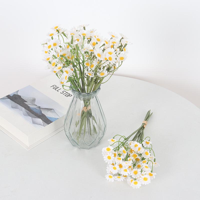 Ins Style Chamomile Daisy Silk Flowers, Artificial Bouquet with Vase for Living Room Table Decor,Home Decor Centerpiece Gift