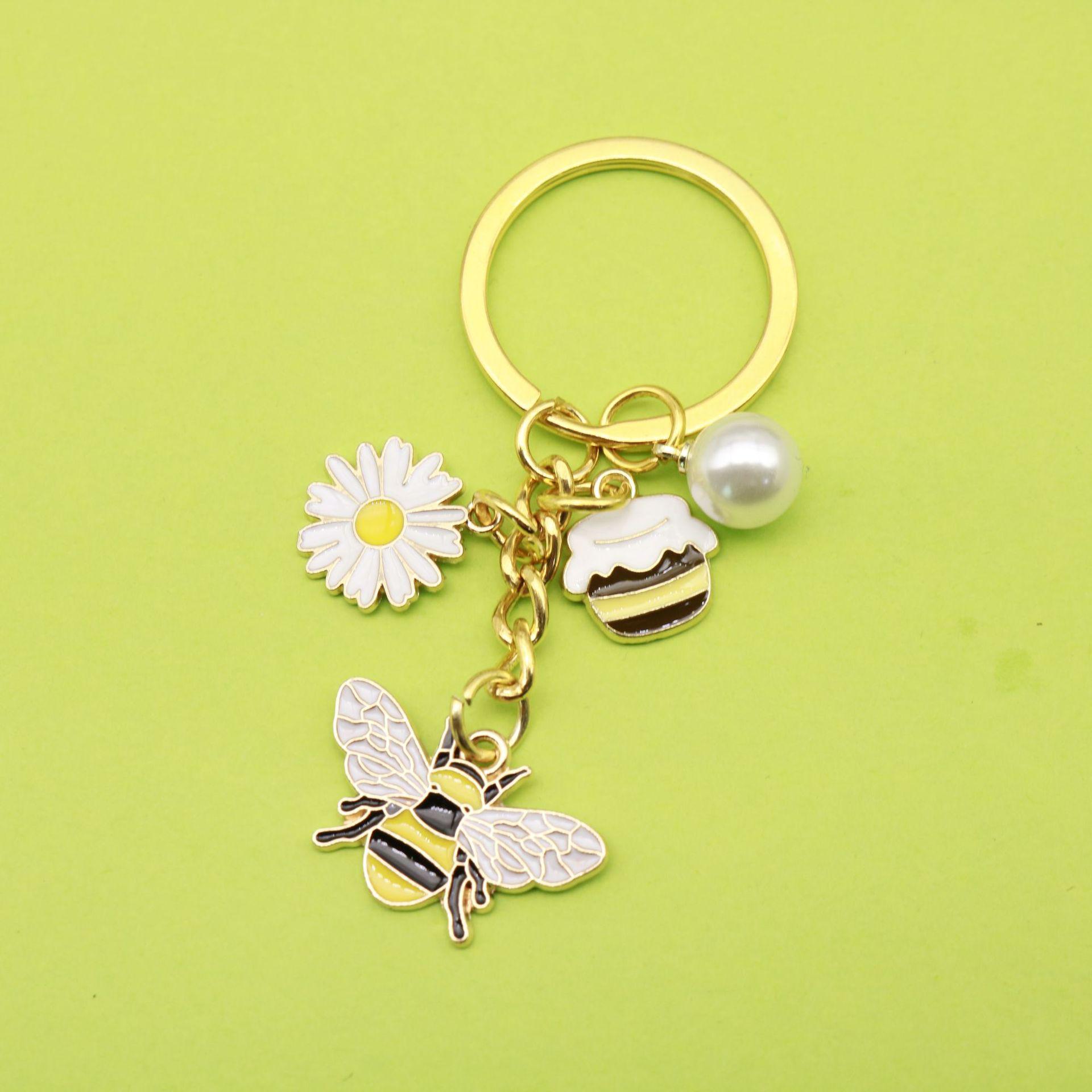 Pastoral Daisy Honey Charm Pendant Keychain золотой