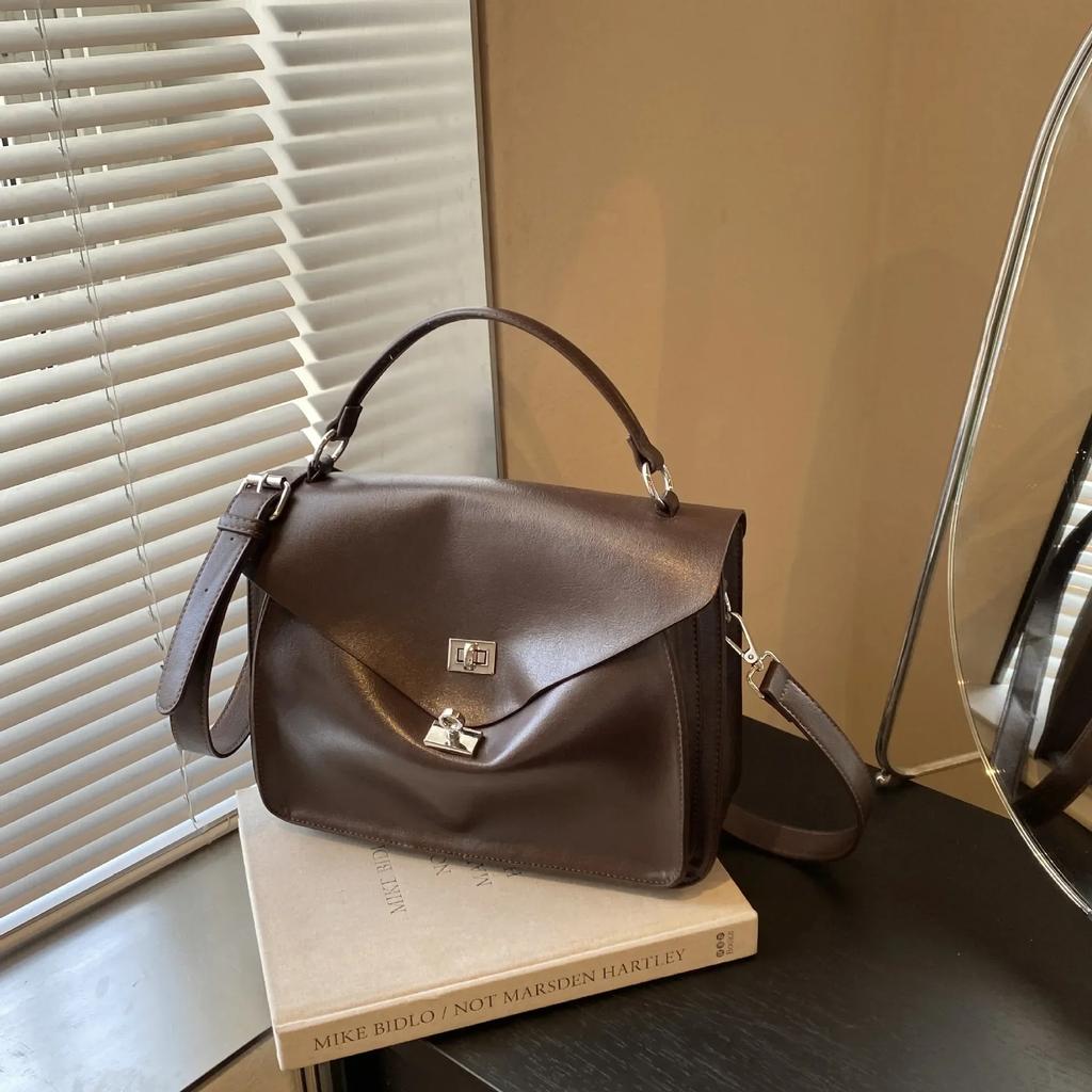 Retro Large Capacity Feminine Bag New Autumn Crossbody Bag Ladies Shoulder Commuter Luxury Layered Leather Bag