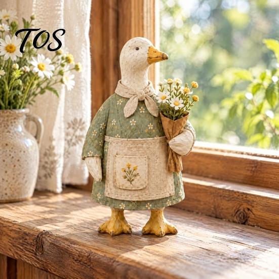 Garden Landscaping Supplies Rustic Goose Figurine, Resin Statue with Apron Holding Flowers, Vintage Style Figurines Cute Animal Ornament for