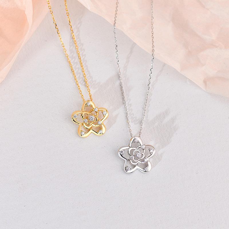 Zirkonia-Halskette mit ausgehöhlten Blumen und leichtem und luxuriösem Temperament, kleine Schlüsselbeinkette mit Blumen, süßer neuer Stil im Waldstil