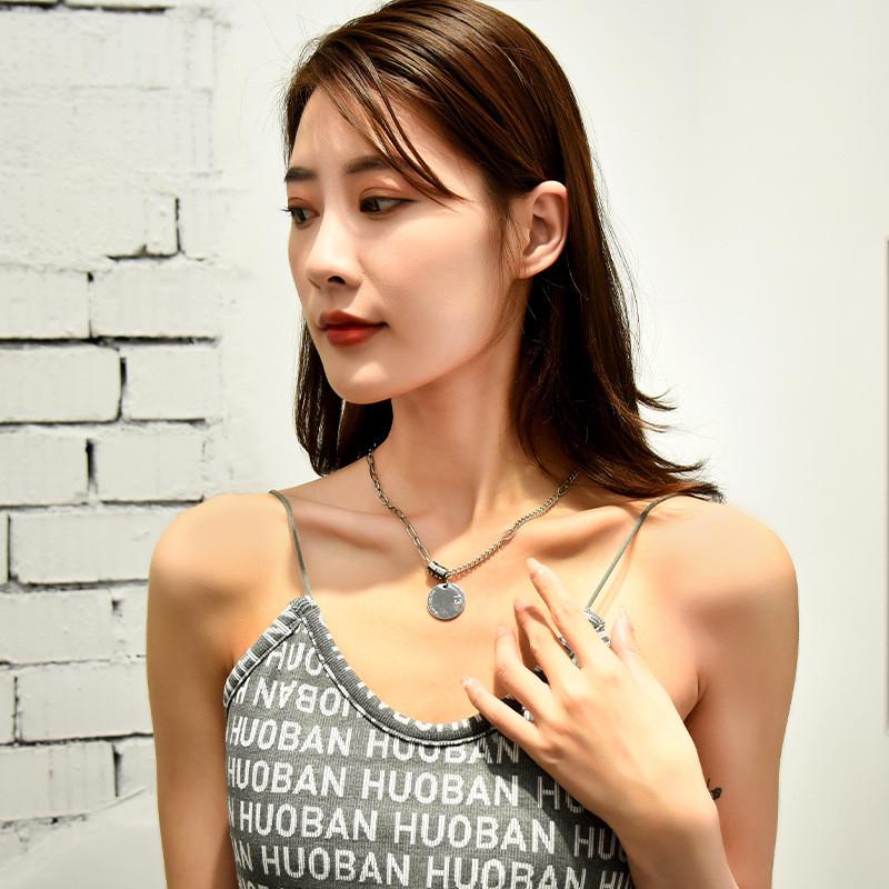 Snygg Minimalistisk Titanstål 1314 Bokstav Rund Hänge Halsband För Kvinnor