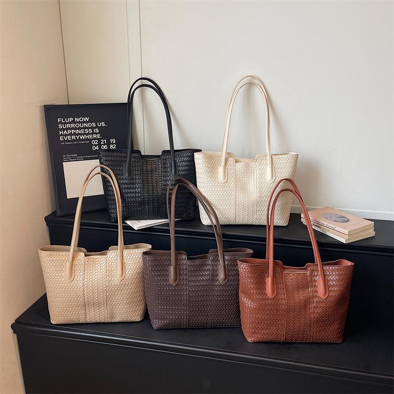 Fashion high-value large-capacity tote bag women's new foreign-style woven pattern shoulder bag commuter handbag