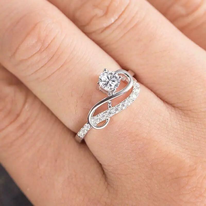 Huitan Fashion Stylish Rings for Women Noble Opulent Graceful Finger Accessories for Party Chic Bight CZ Wedding Band Jewelry