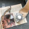 Mädchen tragen transparente hochhackige Sandalen Stilettos, elegante und bequeme Damenmode-Schuhe, neues Design, Luxus-Damenschuhe
