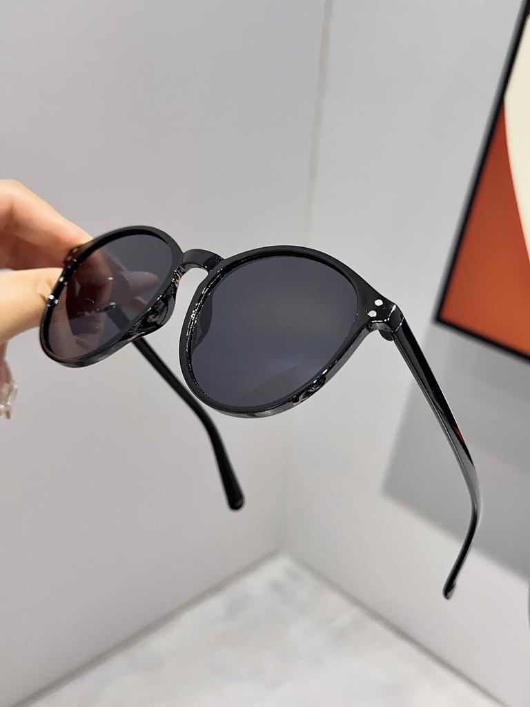 1Pc Fashionable Classic Black Glasses With Rice Nail Decoration Fashionable Round Frame Glasses Suitable For Any Face Shape