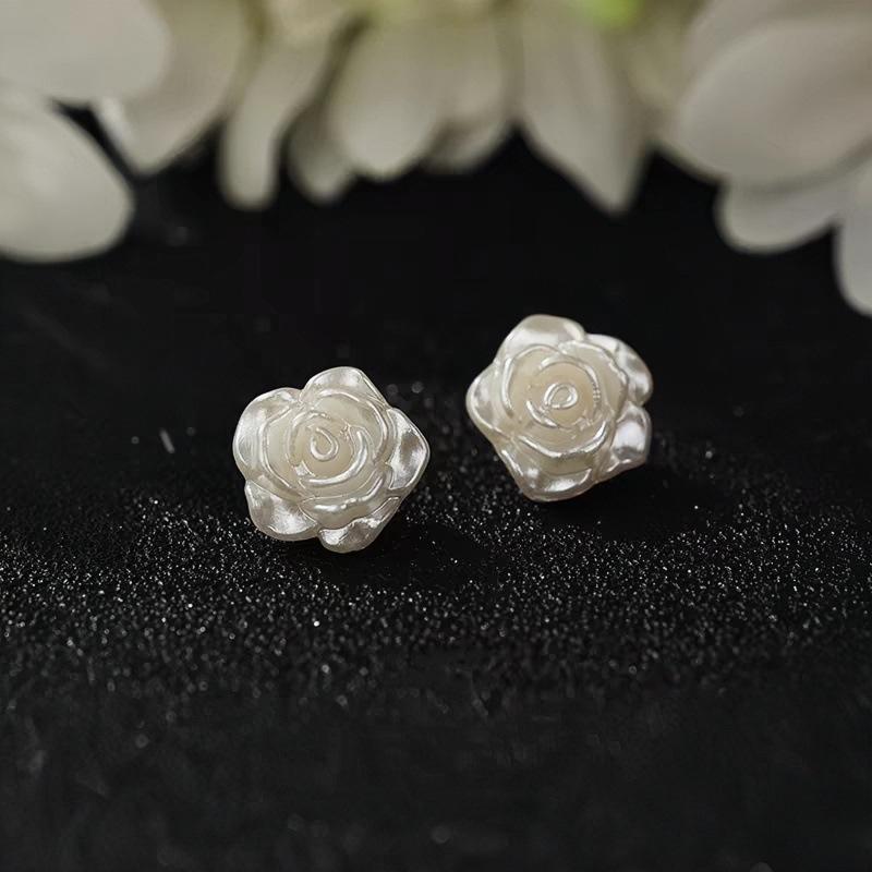 Simple and elegant versatile small fragrant style flower stud earrings women's versatile small fashion rose personalized trendy earrings