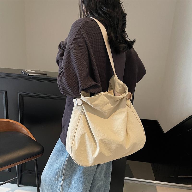 Niche Design Sense Bag Women'S Large-Capacity Lazy Wind Shoulder Bag Versatile Commuter Tote Bag