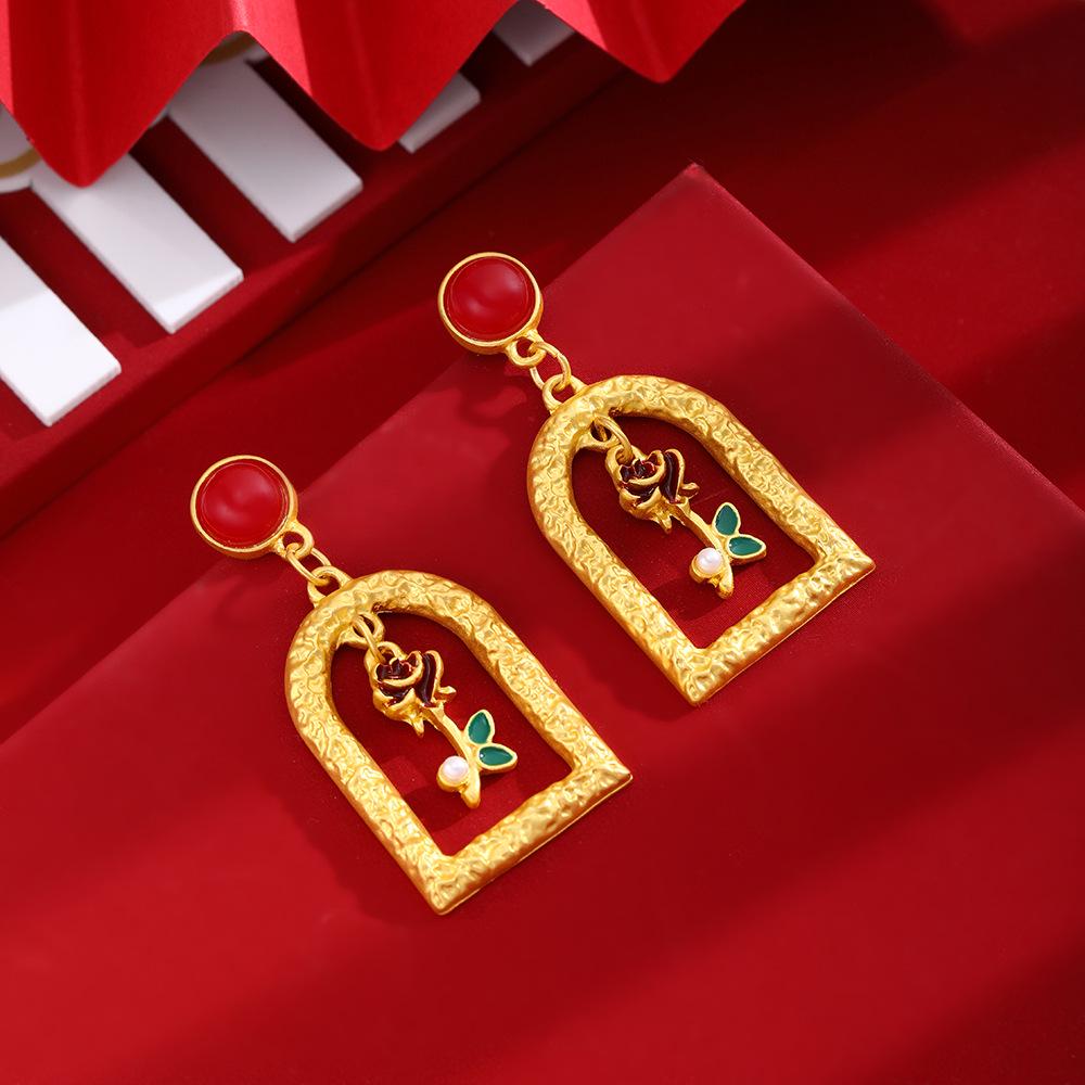 

Ретро Этнические Золотые Серьги-гвоздики с цветами: 2025 Роскошный Женский Дизайн Меньшинств