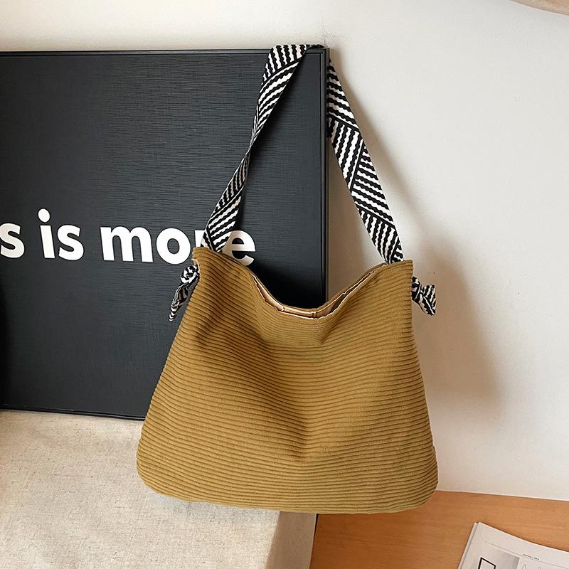 Minimalist Corduroy Crossbody Bag for Women – Lightweight Hobo Shoulder Purse with Zipper, Casual Daily Tote for Travel in Multiple Colors