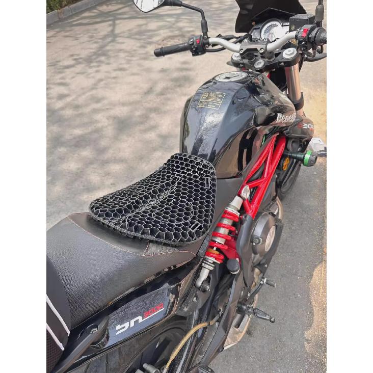 Universal Motorcycle Seat Cushion Anti-Slip Waterproof Durable Breathable 3D Shock Absorption Cover Sunshade Motorcycle Accessor