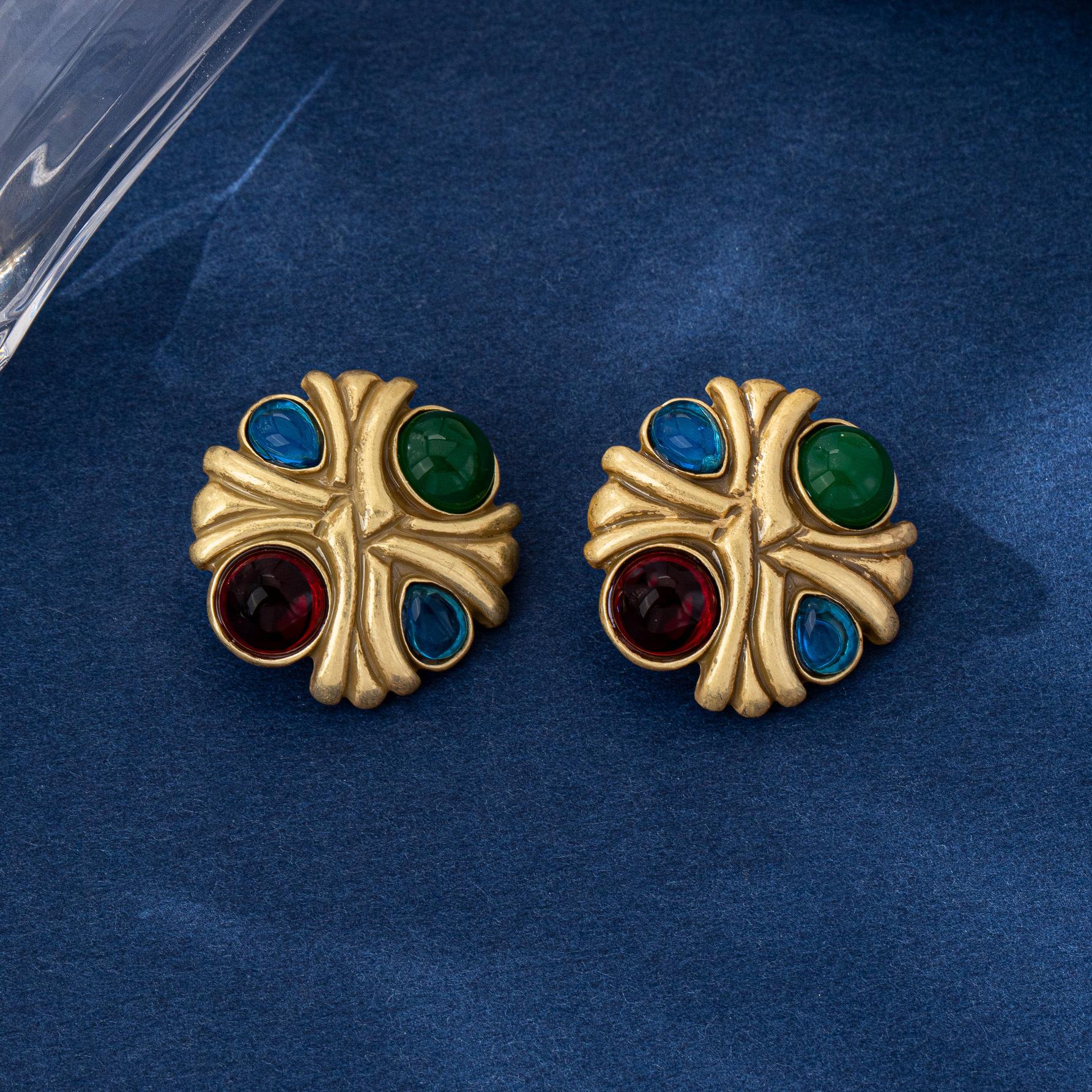 

Модные серьги-подвески для женщин золотой