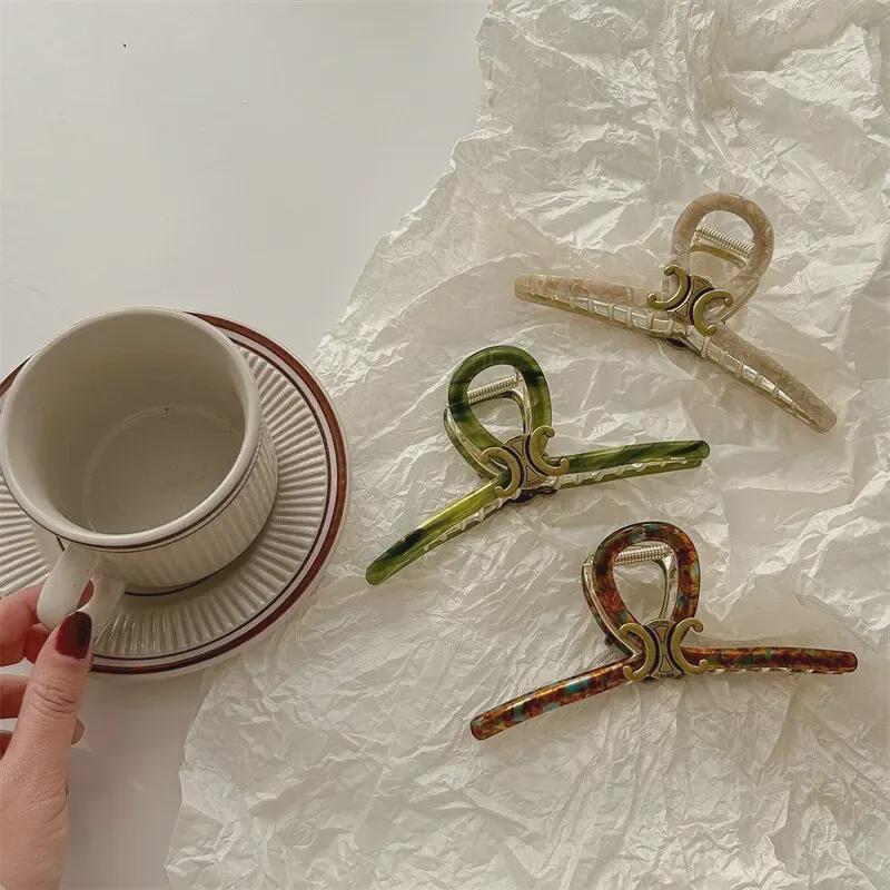 Elegant Oversized Retro Acetate Hairpin: Exquisite Korean Shark Clip for Women