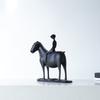Håndverksartikler i harpiks Gyllen Rytter Abstrakt Figur Skulptur Riddarstatuer Dekorative Figuriner Tilbehør til Hjemmedekorasjon