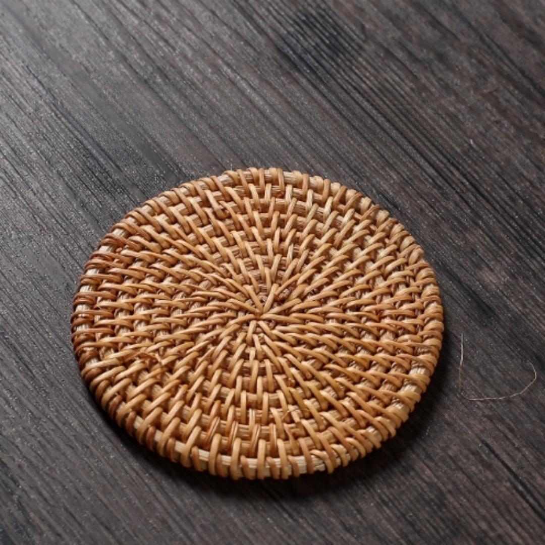 

Retro Style Round Rattan Coasters - Natural Woven Fabric Placemats for Home And Kitchen Decor, Perfect for Dining Tables