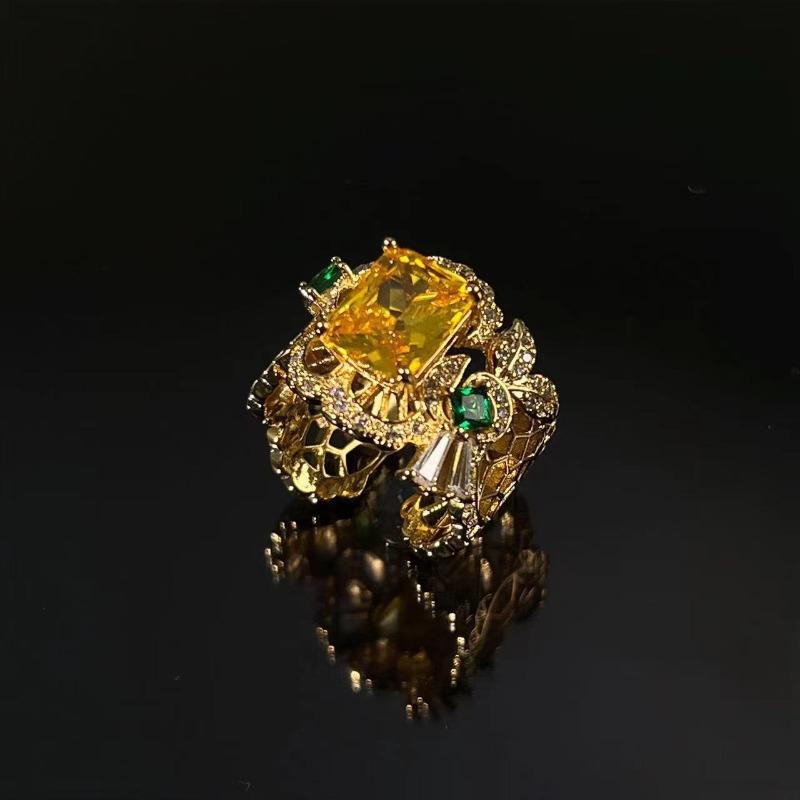 Medieval Hollow Ring High Sense Retro Haute Couture Temperament Versatile Colored Treasure Ring