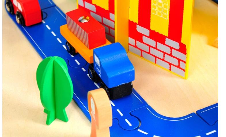 TG50062 WOODEN TRAIN with crane, 80-piece train, cars, TOR