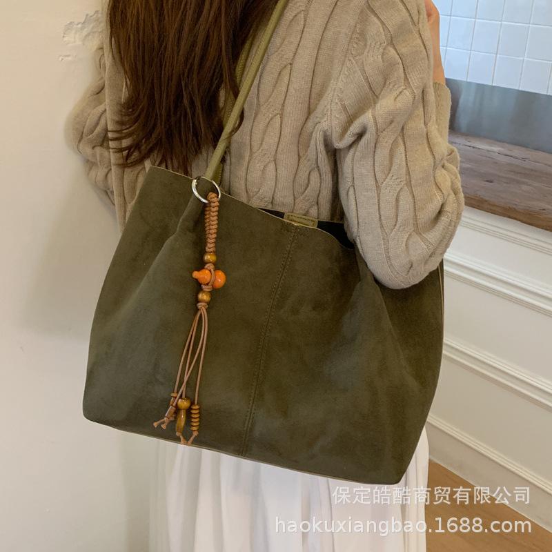 2025 New Niche Retro Large-capacity Casual Autumn and Winter Fashion Simple New Bag Tote Commuter Armpit Bag